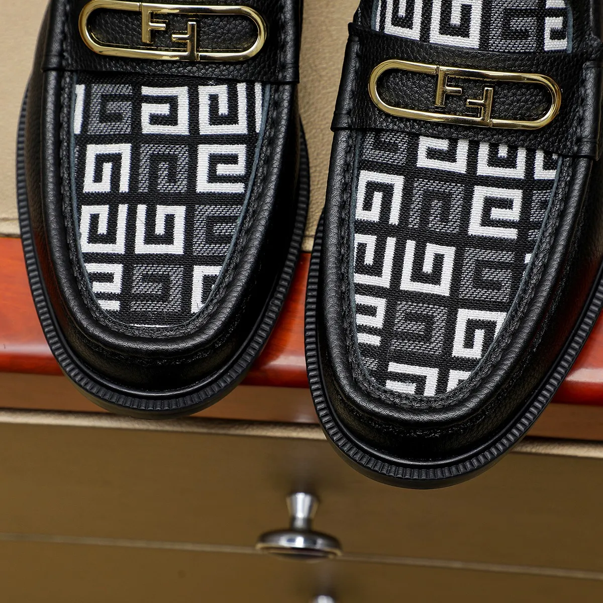 Men's shoes💰460 🕷🕷【FENDI】The latest men's formal leather shoes🇨🇳Classic series not to be missed💯The first layer is made of imported first-layer cowhide☘Original quality, the leather is smooth and delicate🎋The version is awesome, the perfect streamlined outline🍇🐮Leather lining, color, size 38-45...
